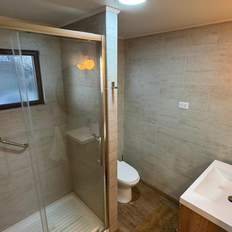 Renovated 4-Bedroom House 300m from the Beach - Casa de 4 dormitorios - 14