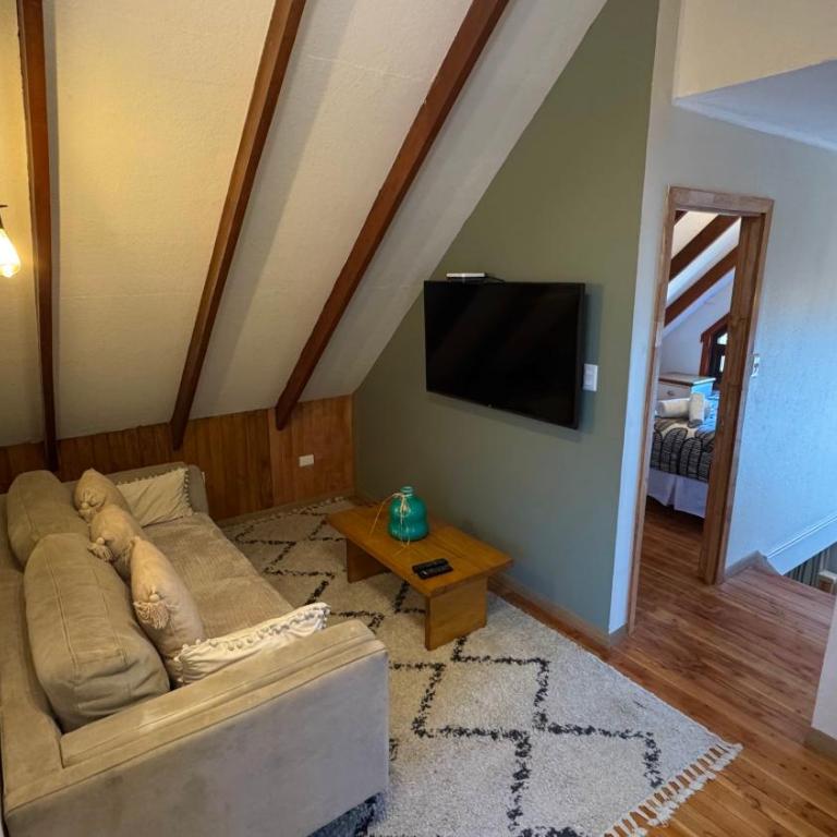 Renovated 4-Bedroom House 300m from the Beach - Casa de 4 dormitorios - 24