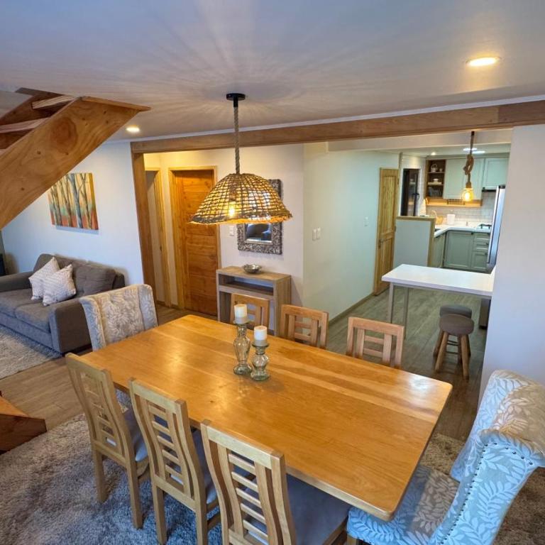 Renovated 4-Bedroom House 300m from the Beach - Casa de 4 dormitorios - 1
