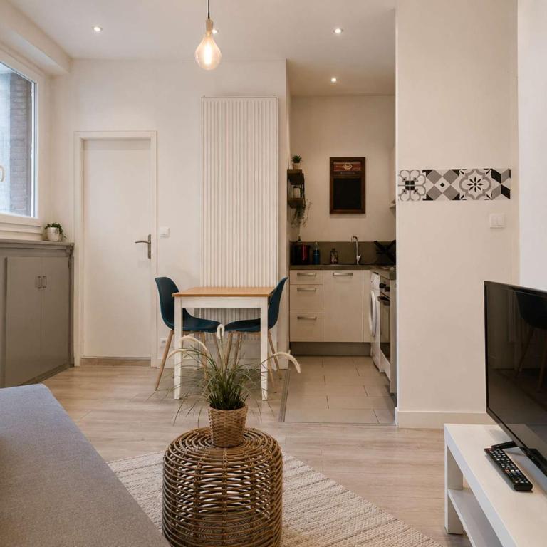 Baptiste – Studio lumineux tout équipé • 2 pers • Centre Grenoble • Tram à pied - Studio-Apartment - 8