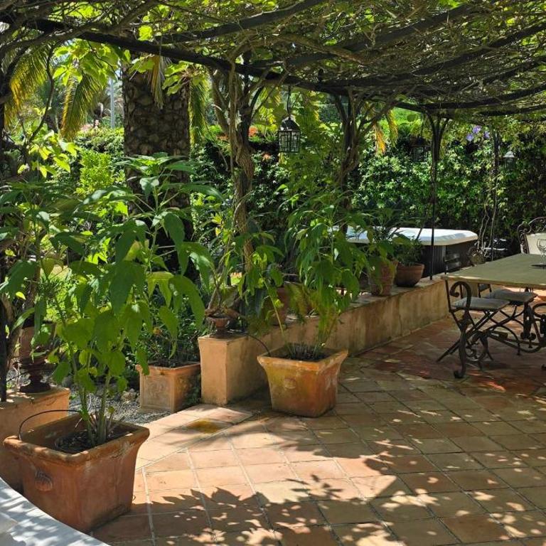 Rez-de-jardin élégant avec jacuzzi Calme - Maison de Vacances - 13