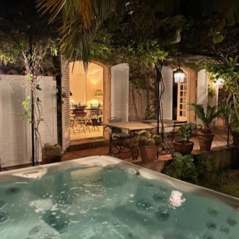 Rez-de-jardin élégant avec jacuzzi Calme - Maison de Vacances - 34