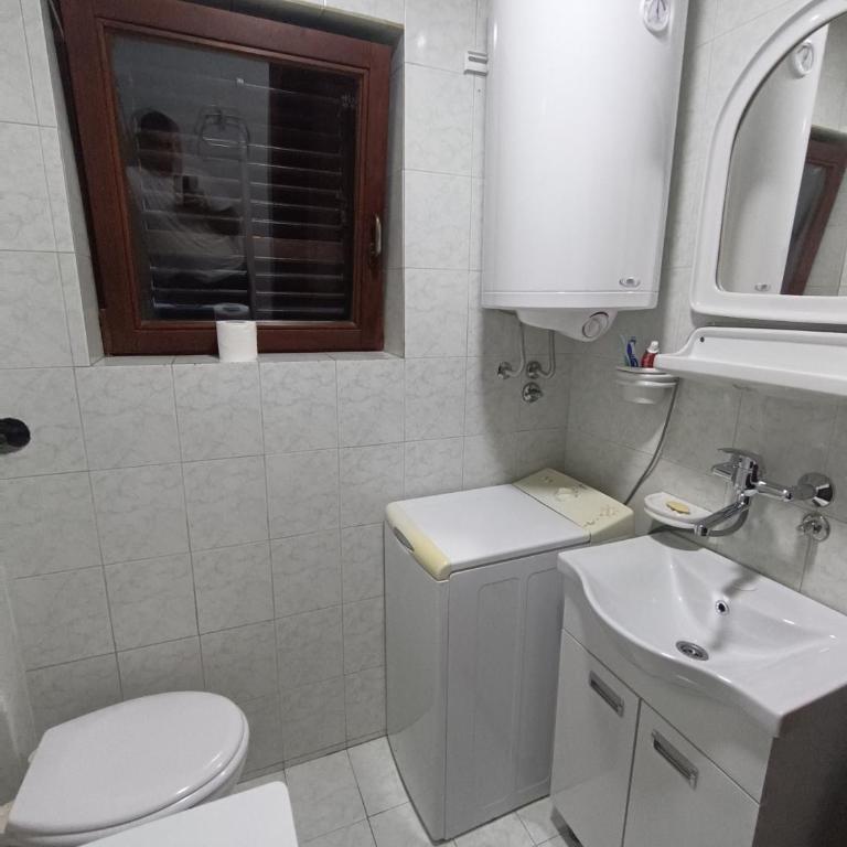 Lake and Forrest - One-Bedroom Apartment - 5