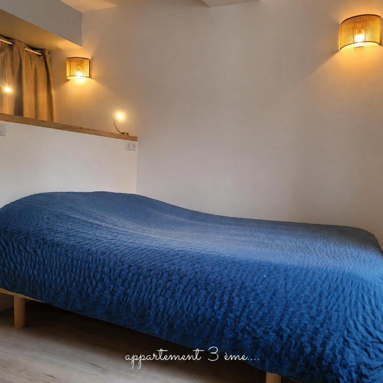 L établissement LA PLAGE A 2 PAS vous propose, 3 Appartements DEUX chambres, 1 appartement une pièce , NETFLIX, lits faits à votre arrivée, serviettes de toilette, Ménage, Wifi, en hyper centre ,Plage à 100m, BOX à Vélos, paiement 3 fois sans frais - Appartement 2 Chambres - 9