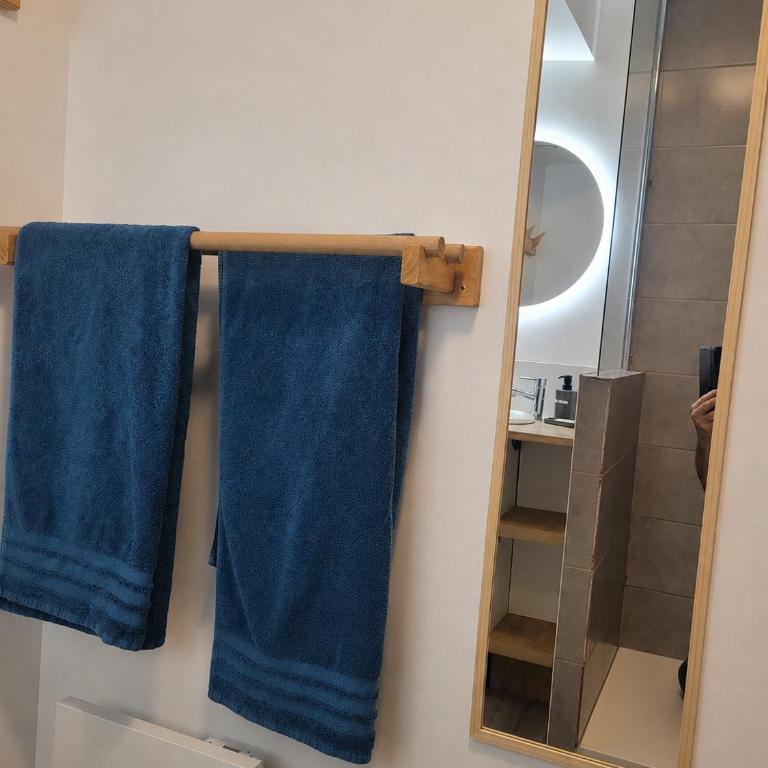 L établissement LA PLAGE A 2 PAS vous propose, 3 Appartements DEUX chambres, 1 appartement une pièce , NETFLIX, lits faits à votre arrivée, serviettes de toilette, Ménage, Wifi, en hyper centre ,Plage à 100m, BOX à Vélos, paiement 3 fois sans frais - Appartement 2 Chambres - 11