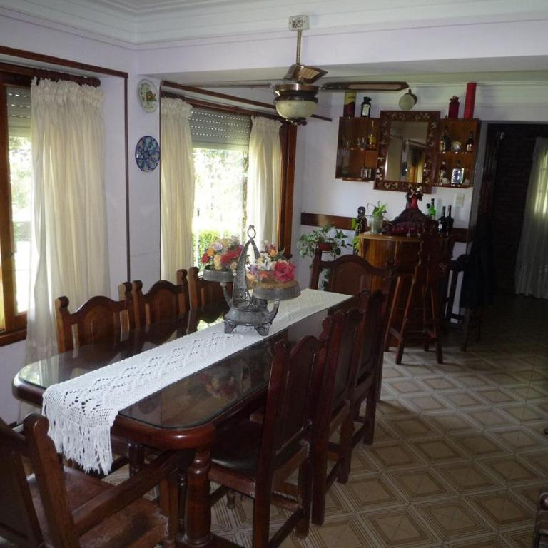 Chalet familiar adosado Rosas Rojas - Four-Bedroom House - 4