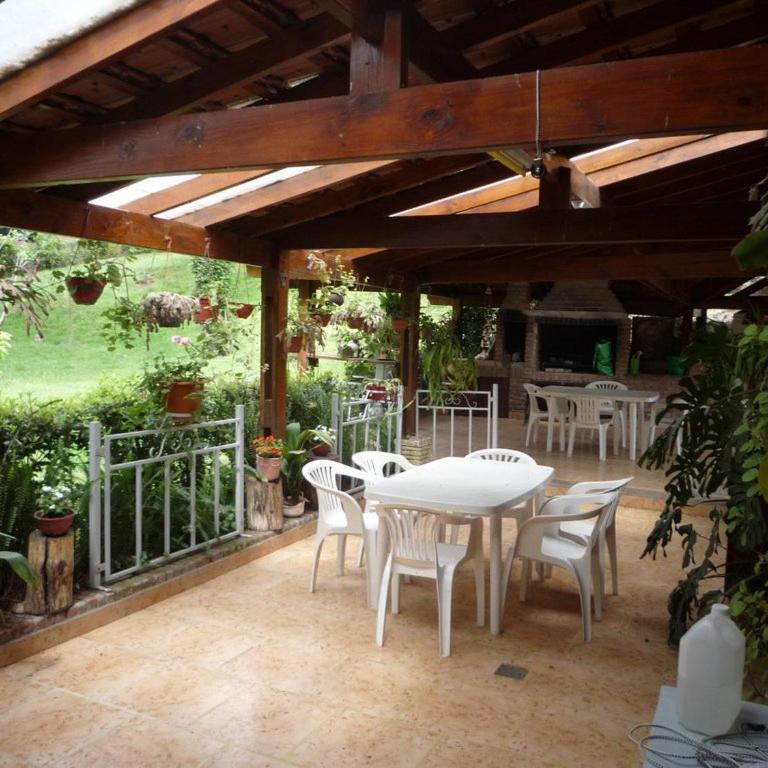 Chalet familiar adosado Rosas Rojas - Four-Bedroom House - 2