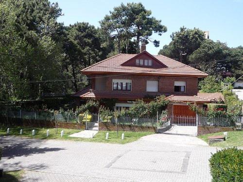 Chalet familiar adosado Rosas Rojas - Four-Bedroom House - 10