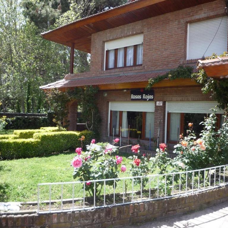 Chalet familiar adosado Rosas Rojas - Four-Bedroom House - 1