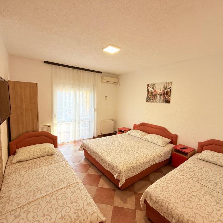 Apartmani PERICIC SUTOMORE NEW HOUSE - Chambre Quadruple Confort - 1
