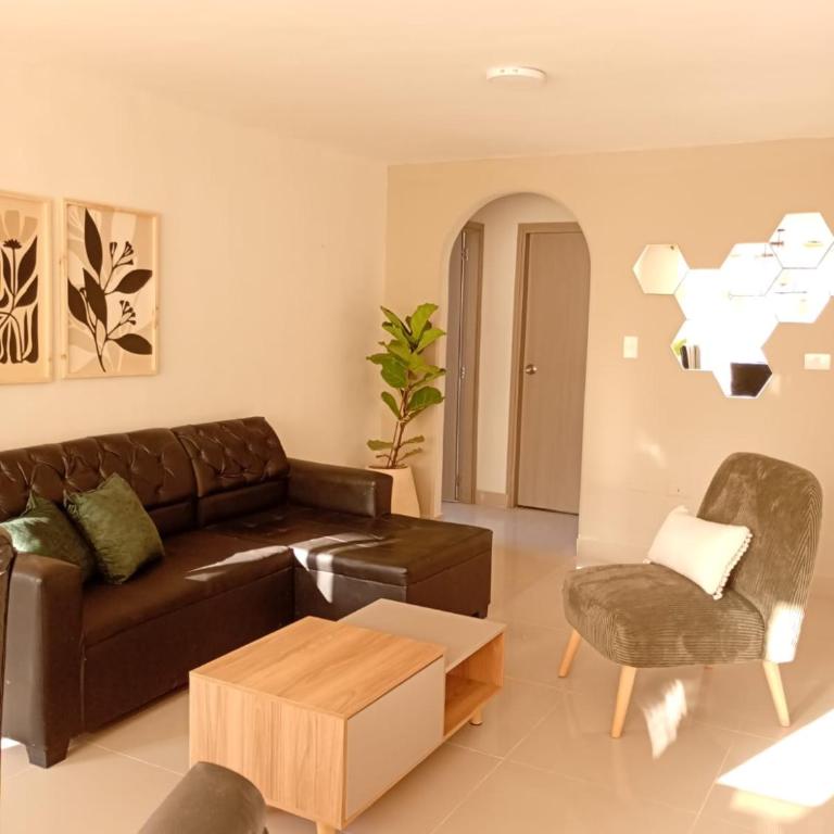 Rodadero, Apartamento Cerca al Mar con Piscina - Two-Bedroom Family Apartment - 3