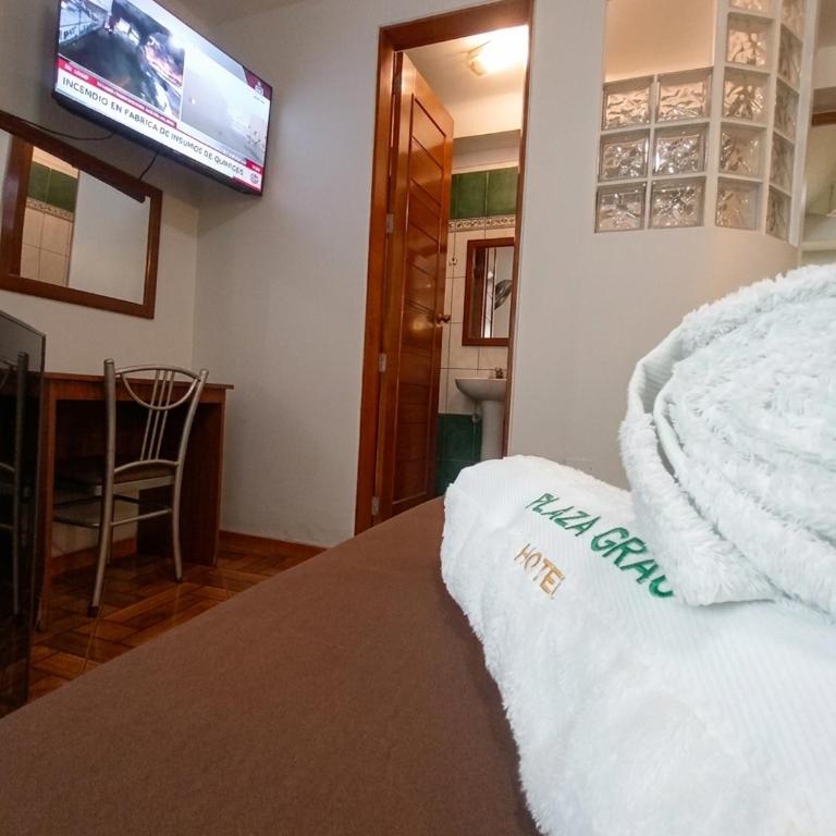 Hotel Plaza Grau - Double Room with Private Bathroom - 4