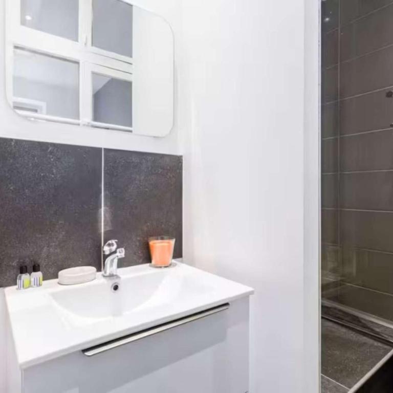 Jeanne • T2 lumineux avec balcon • centre de Grenoble • Quartier Estacade • tram à pied - Appartamento con 1 Camera da Letto e Balcone - 6