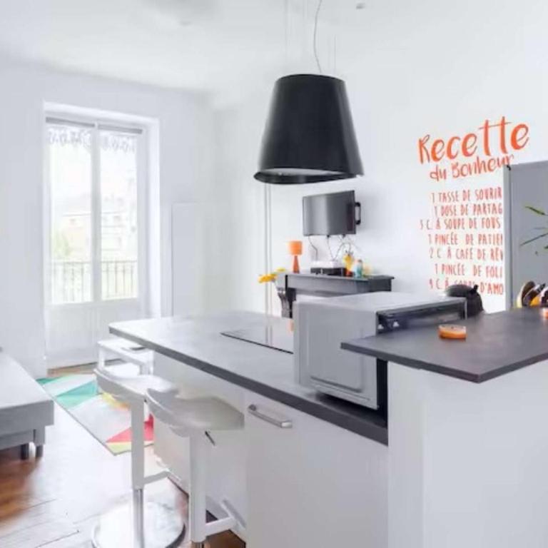 Jeanne • T2 lumineux avec balcon • centre de Grenoble • Quartier Estacade • tram à pied - Appartamento con 1 Camera da Letto e Balcone - 10