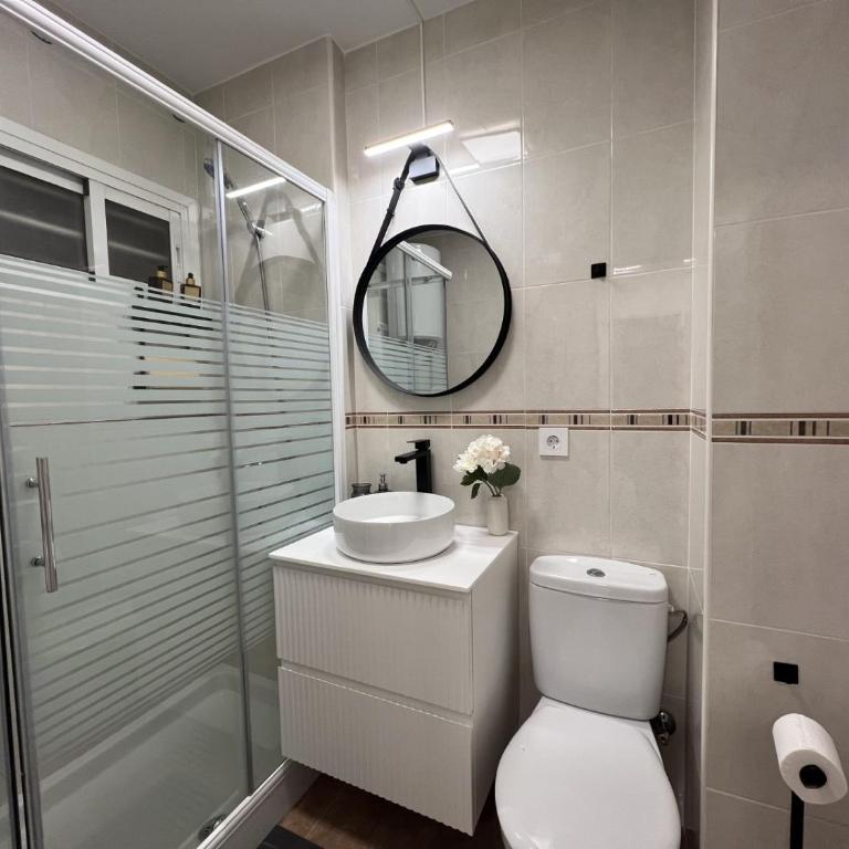 Oasis de Luz y Diseño ,Tu Refugio con Terraza y Piscina , cerca de la Playa - One-Bedroom Apartment - 12