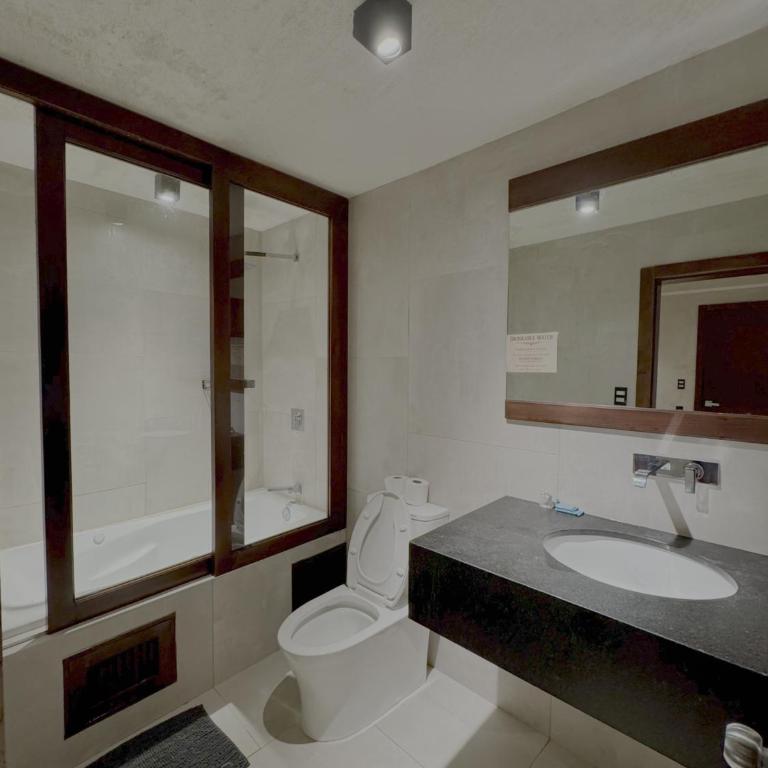 Puerta Vieja Hostel - Queen Room - 6