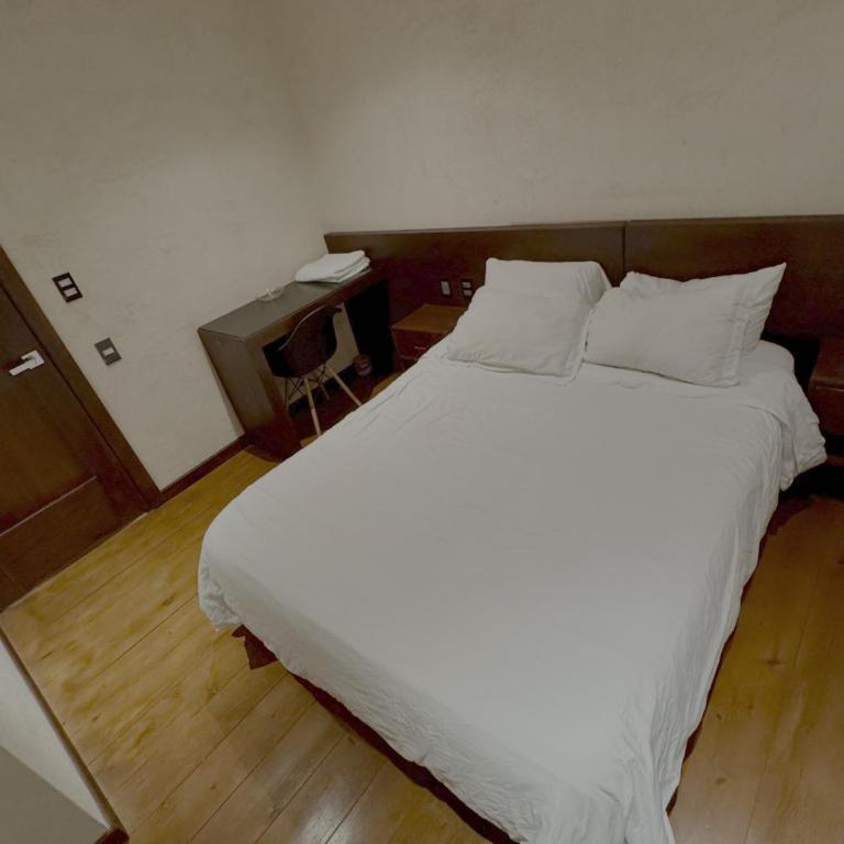 Puerta Vieja Hostel - Queen Room - 10