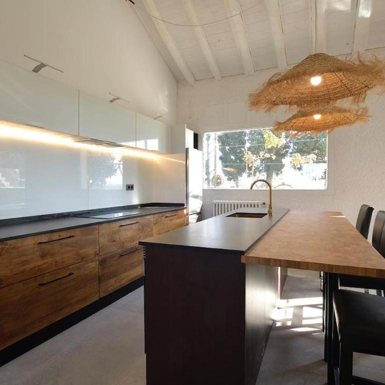 Casas con algo mas - Casa de 5 dormitorios - 2