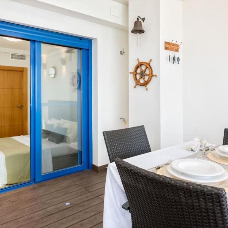 Sunny loft luxury - One-Bedroom Apartment with Balcony and Sea View - 8