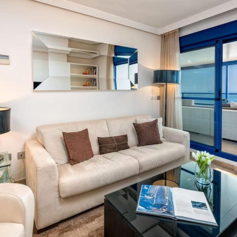 Sunny loft luxury - One-Bedroom Apartment with Balcony and Sea View - 11
