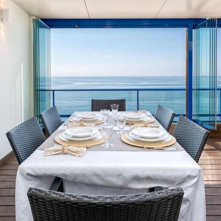 Sunny loft luxury - One-Bedroom Apartment with Balcony and Sea View - 18