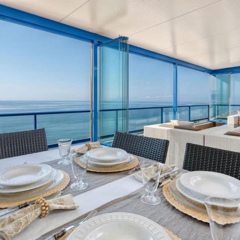 Sunny loft luxury - One-Bedroom Apartment with Balcony and Sea View - 17