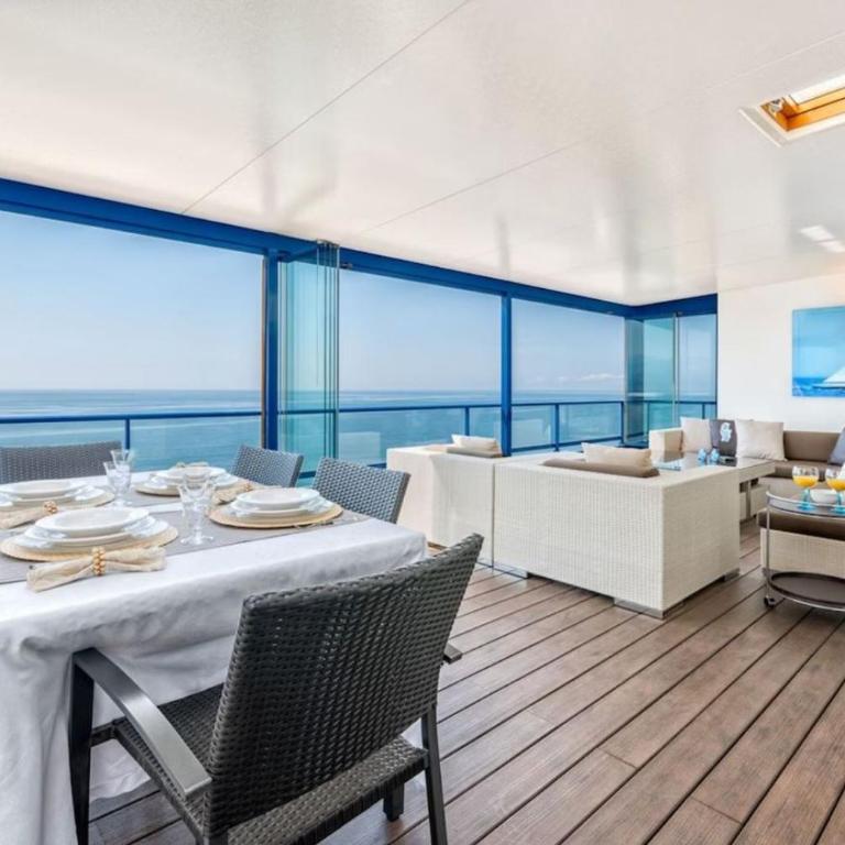 Sunny loft luxury - One-Bedroom Apartment with Balcony and Sea View - 16