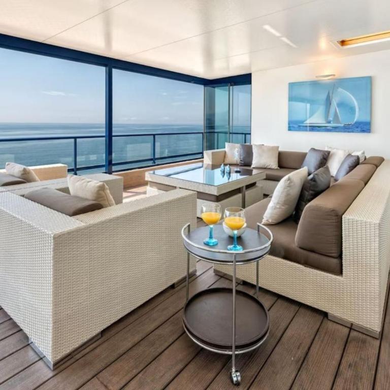 Sunny loft luxury - One-Bedroom Apartment with Balcony and Sea View - 1