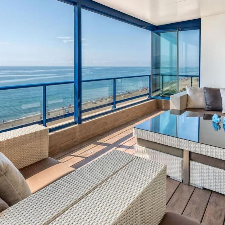 Sunny loft luxury - One-Bedroom Apartment with Balcony and Sea View - 19