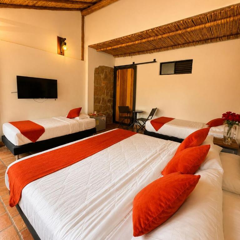 Hotel Casas de Campo El Ciruelo - Habitación Familiar con baño privado - 5