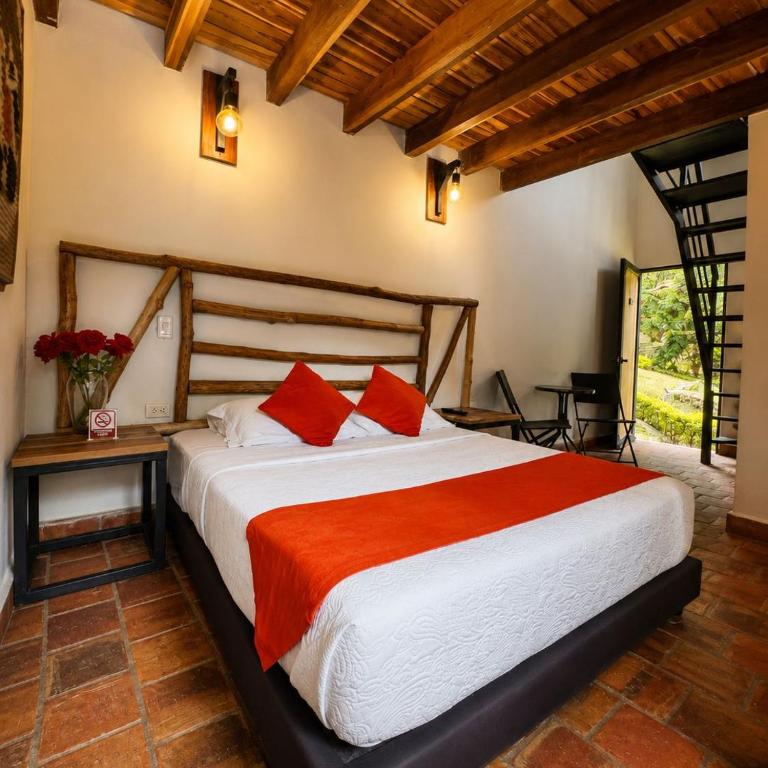Hotel Casas de Campo El Ciruelo - Habitación Familiar con vistas al lago - 6