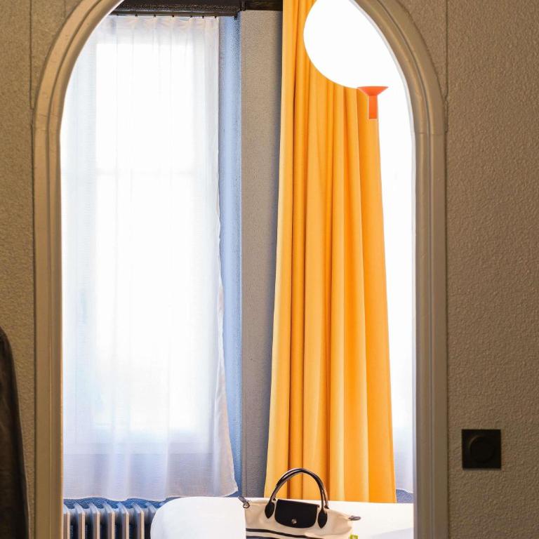 ibis Styles Saint Malo Centre Historique - Deluxe Suite with One Double Bed and Sofa - 2