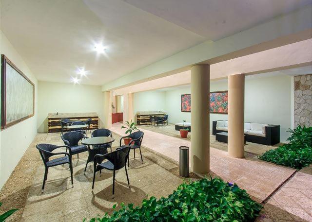Sabbia Condos block from 5th - Appartement 2 Chambres - 6