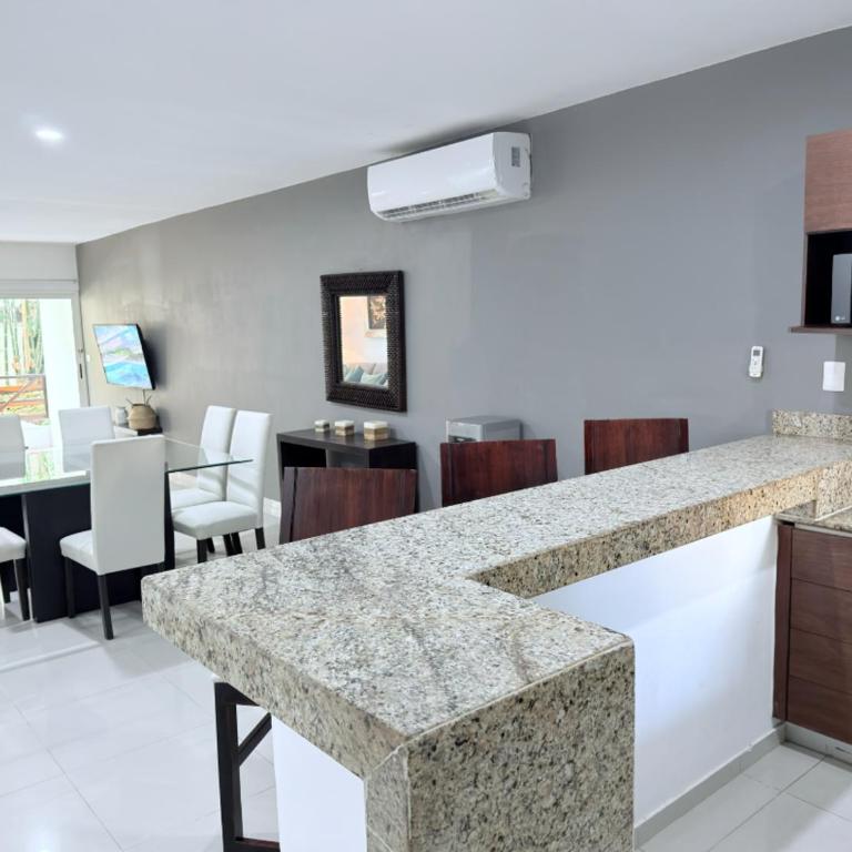Sabbia Condos block from 5th - Appartement 2 Chambres - 32