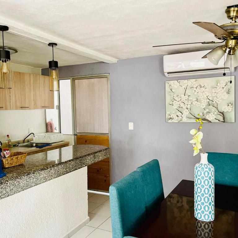 Departamento en Cancún Céntrico con piscina Renta de autos y tours - Three-Bedroom Apartment - 3