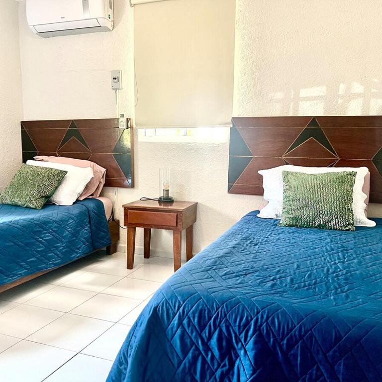Departamento en Cancún Céntrico con piscina Renta de autos y tours - Three-Bedroom Apartment - 13