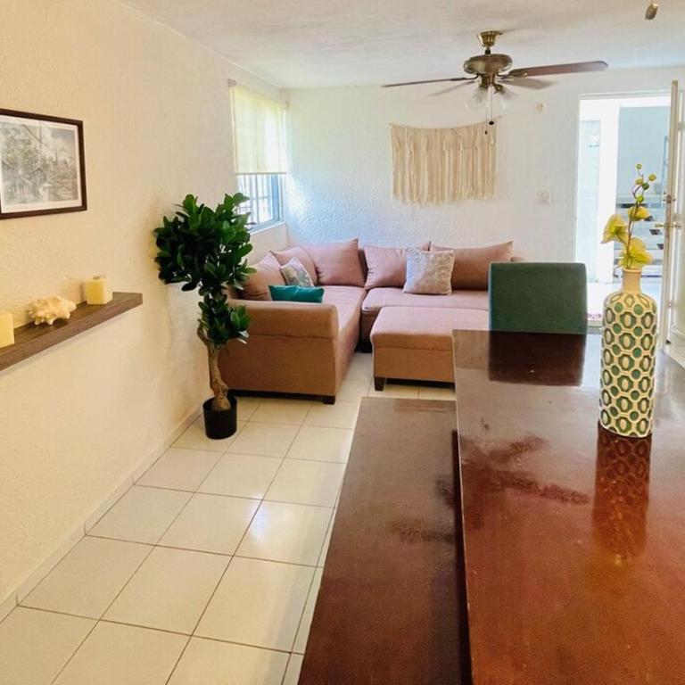 Departamento en Cancún Céntrico con piscina Renta de autos y tours - Three-Bedroom Apartment - 21