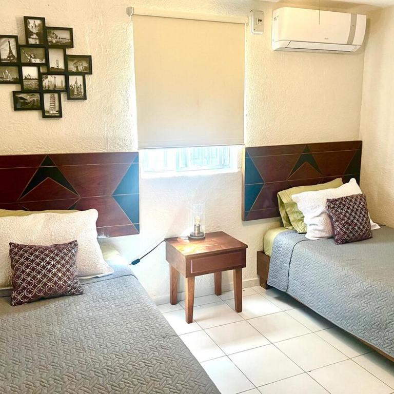 Departamento en Cancún Céntrico con piscina Renta de autos y tours - Three-Bedroom Apartment - 36