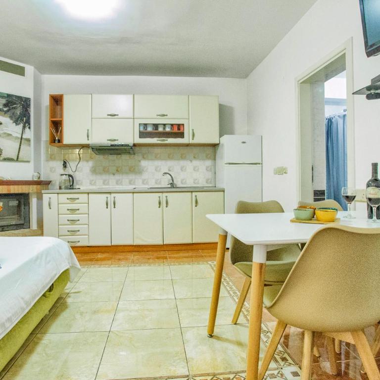 Apartment SM - One-Bedroom Apartment with Balcony and Sea View - 1