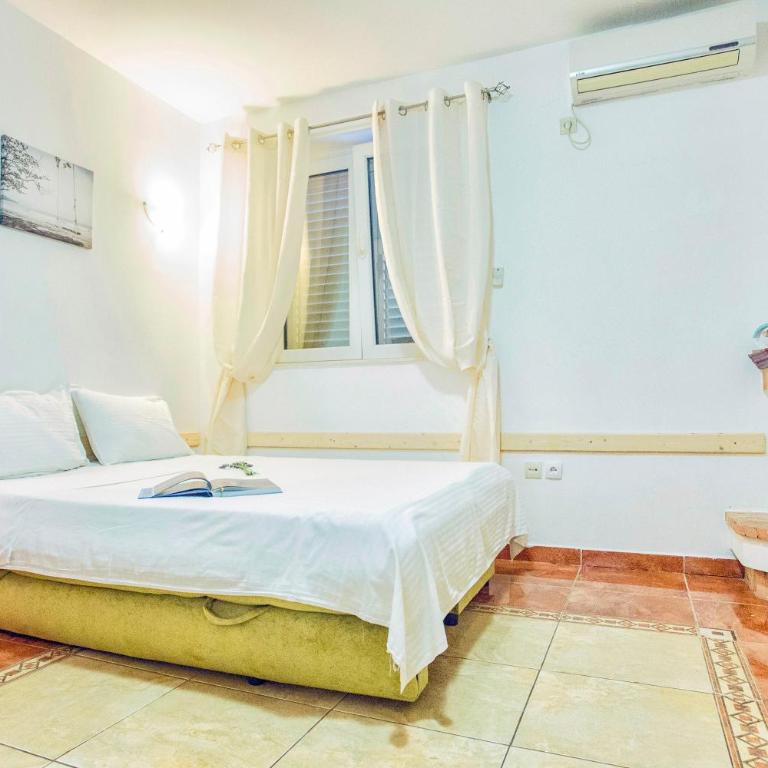 Apartment SM - One-Bedroom Apartment with Balcony and Sea View - 4