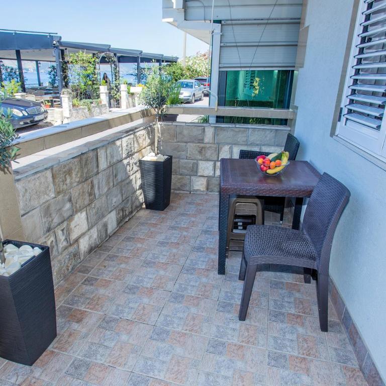 Apartment SM - One-Bedroom Apartment with Balcony and Sea View - 13