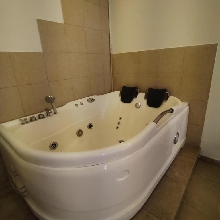 HOSTAL MURGEON BOUTIQUE - Habitación Doble con bañera de hidromasaje - 4