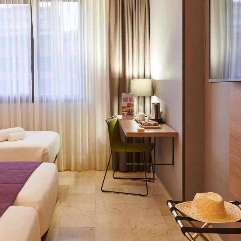 Mercure Barcelona Condor - Habitación Estándar con 3 camas individuales - 8