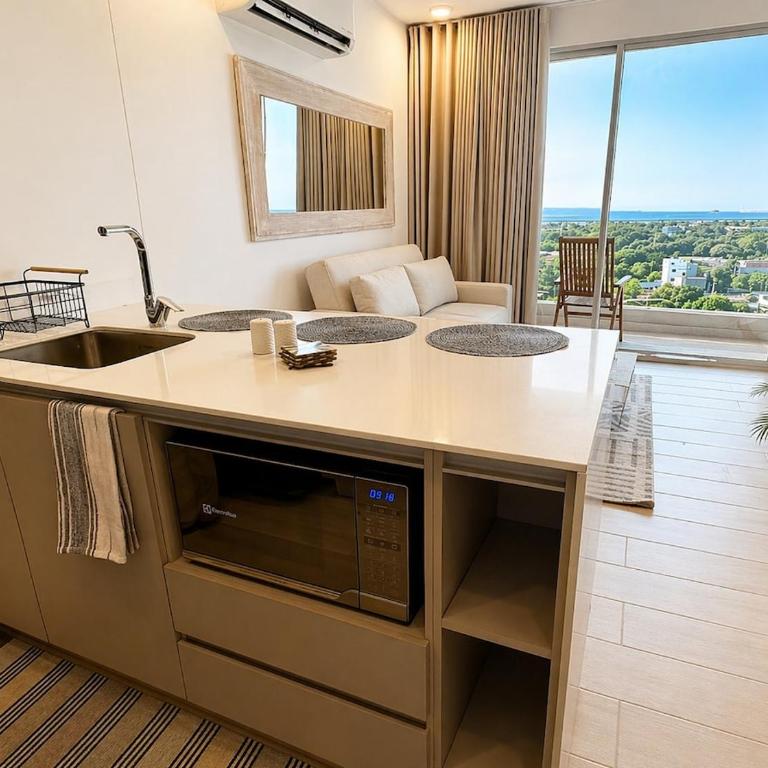 Caribbean Views & Beach Walks Pool & Gym - One-Bedroom Apartment with Sea View - 2