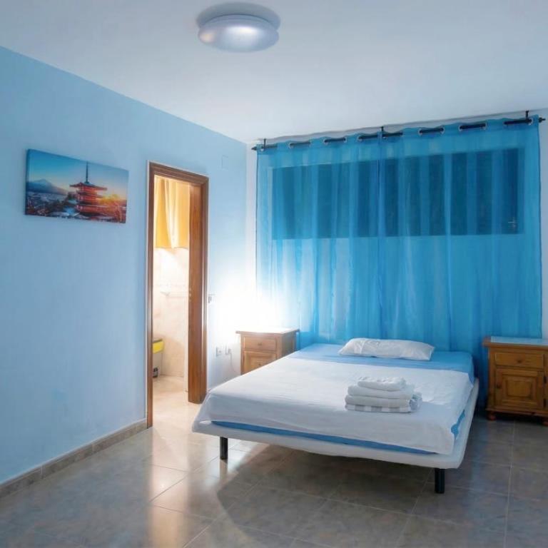 Los Cristianos Big Room with property bathroom in shared apartment - Habitación Individual con baño privado - 4