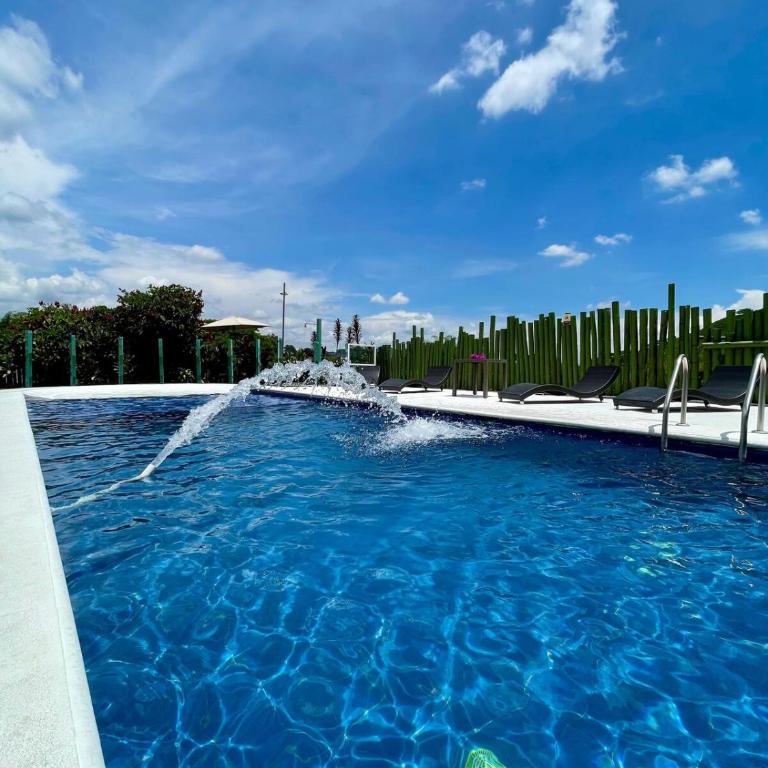 Espectacular casa campestre en Pereira con piscina - Villa - 38