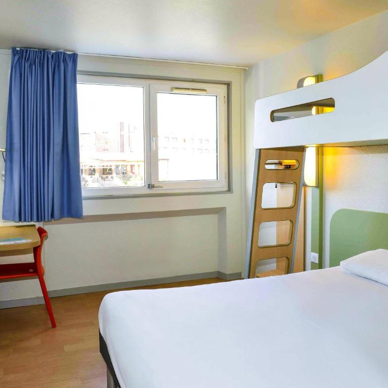 ibis budget Bordeaux Lac - Chambre Standard avec 1 Lit Double et 1 Lit Superposé - 2
