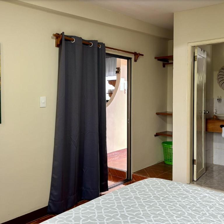 Stay With Islanders! - One-Bedroom Apartment with Balcony and Sea View - 11