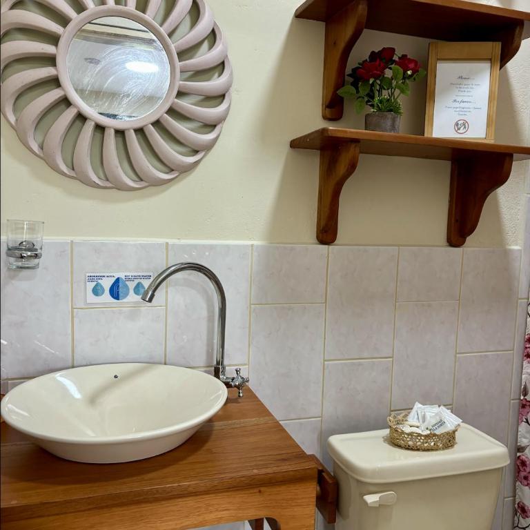 Stay With Islanders! - One-Bedroom Apartment with Balcony and Sea View - 8