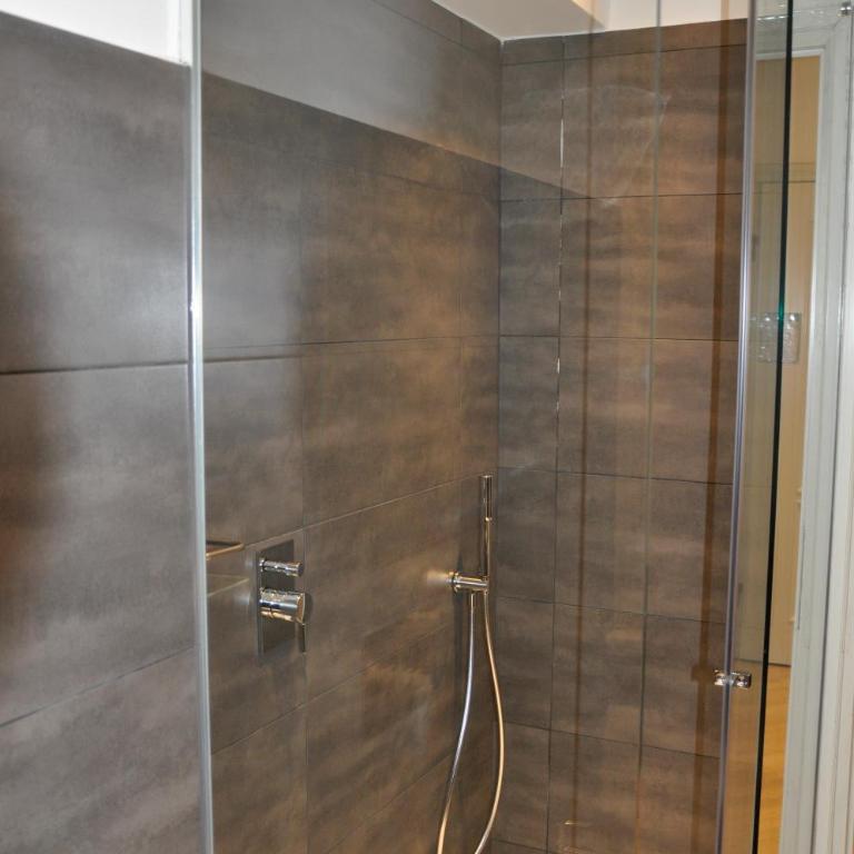 CHARMING COMO - Apartment downtown in the pedestrian area with 2 double bedrooms and 2 complete bathrooms a spacious living room and full equipped kitchen - Superior Apartment - 18